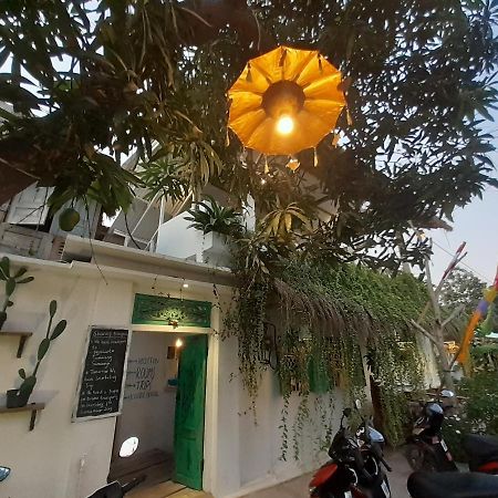 The Bodhi Tree Karimunjawa Hostel Buitenkant foto