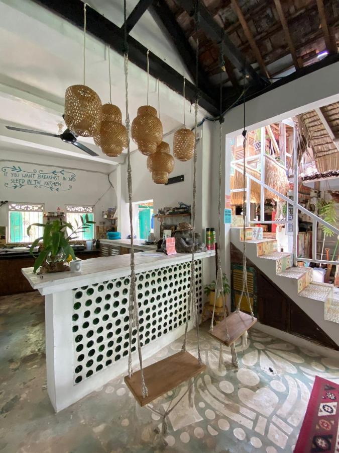 The Bodhi Tree Karimunjawa Hostel Buitenkant foto