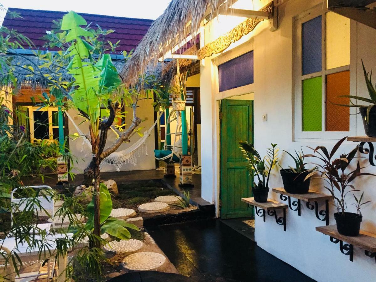 The Bodhi Tree Karimunjawa Hostel Buitenkant foto