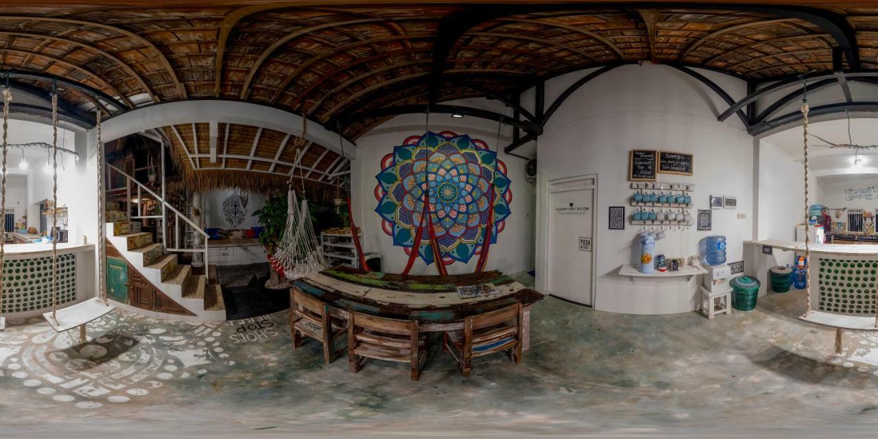 The Bodhi Tree Karimunjawa Hostel Buitenkant foto