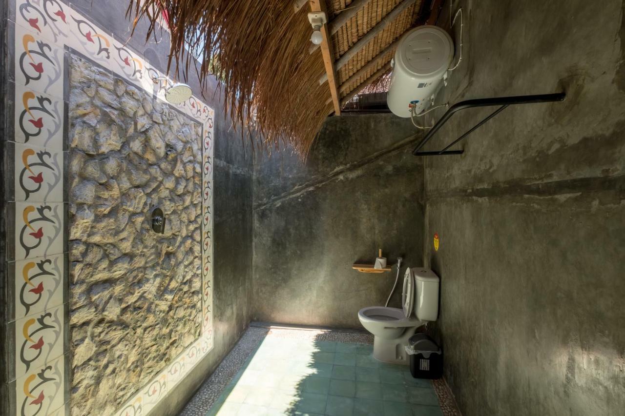 The Bodhi Tree Karimunjawa Hostel Buitenkant foto
