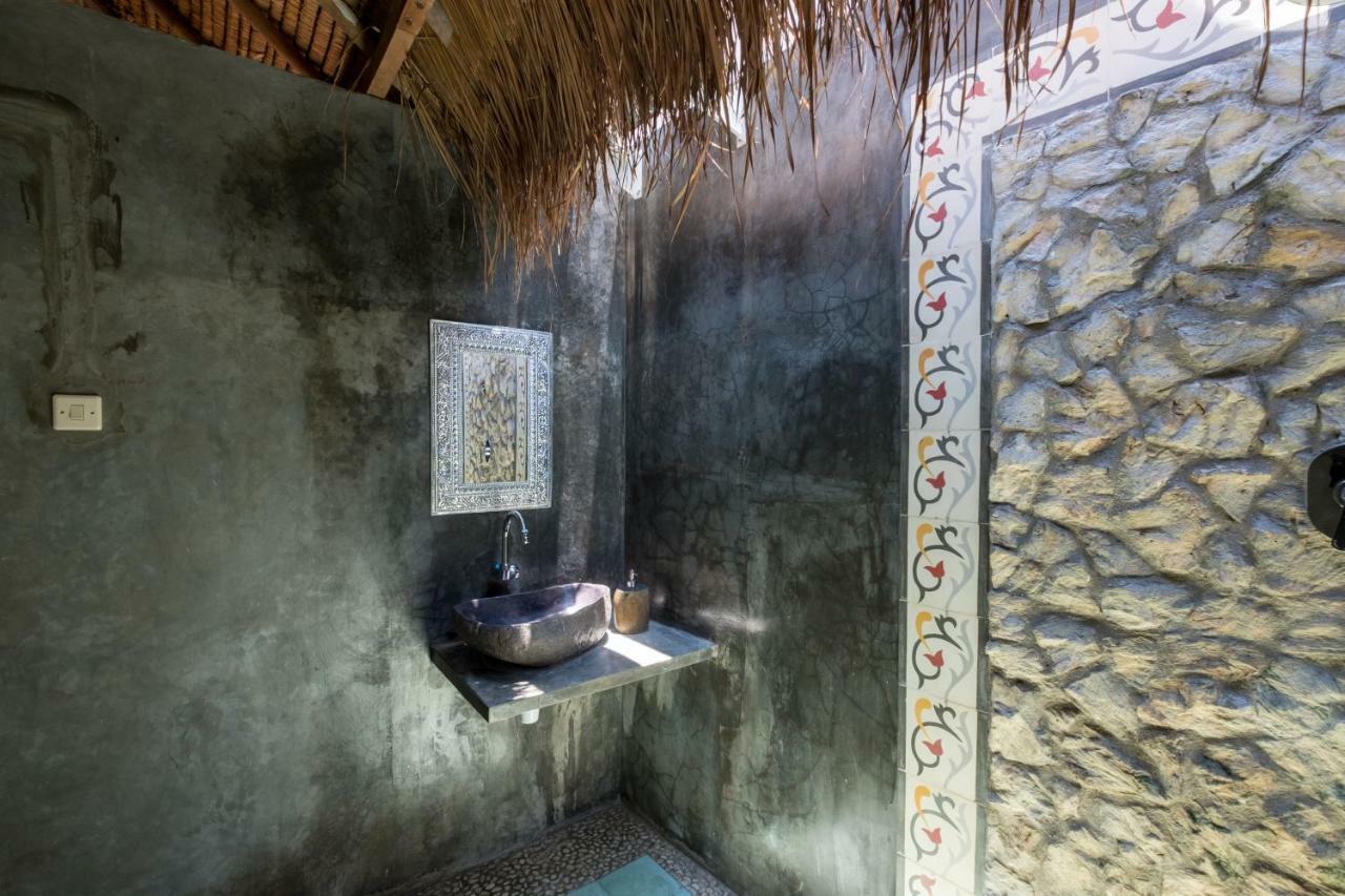 The Bodhi Tree Karimunjawa Hostel Buitenkant foto