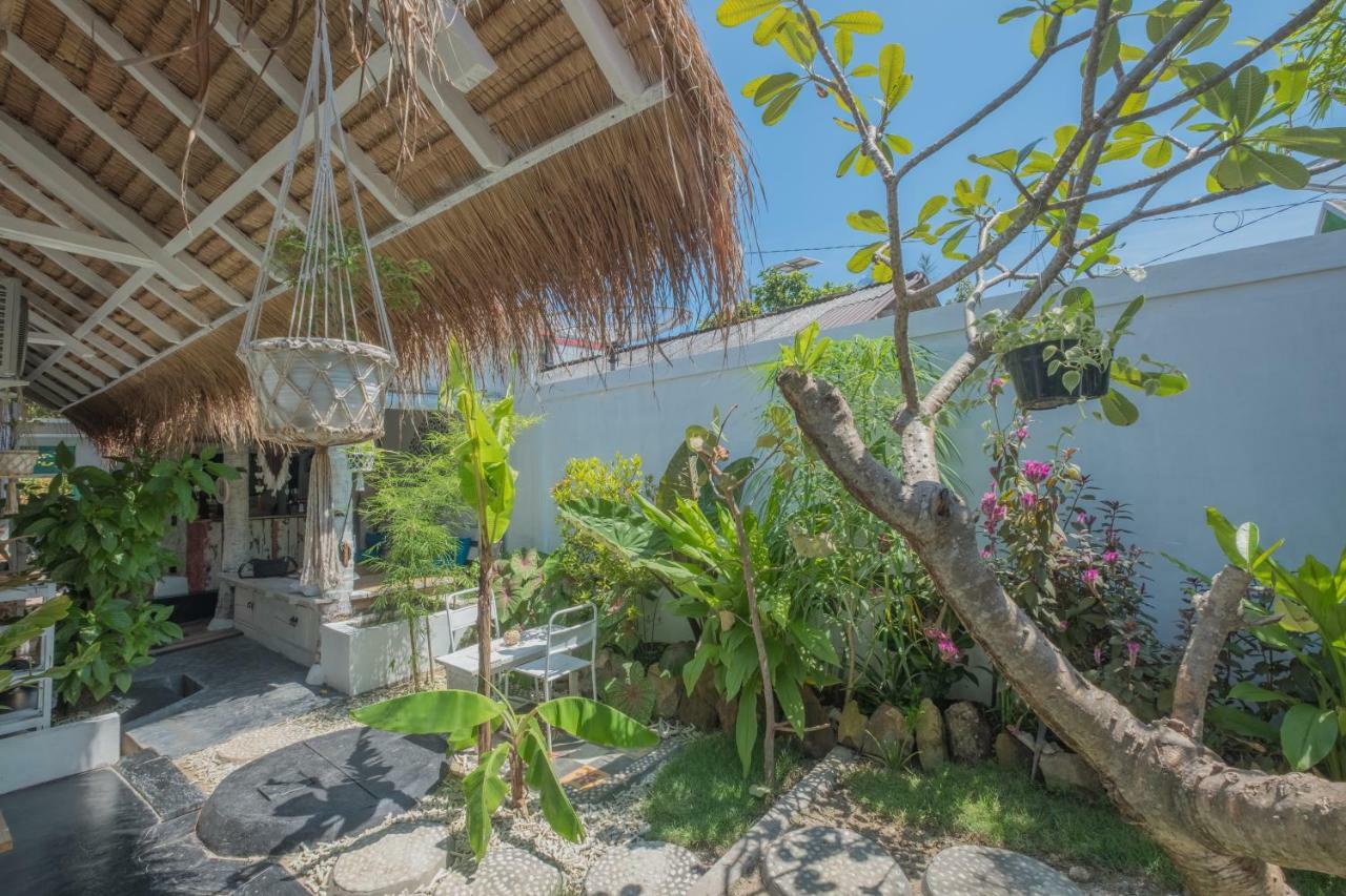 The Bodhi Tree Karimunjawa Hostel Buitenkant foto