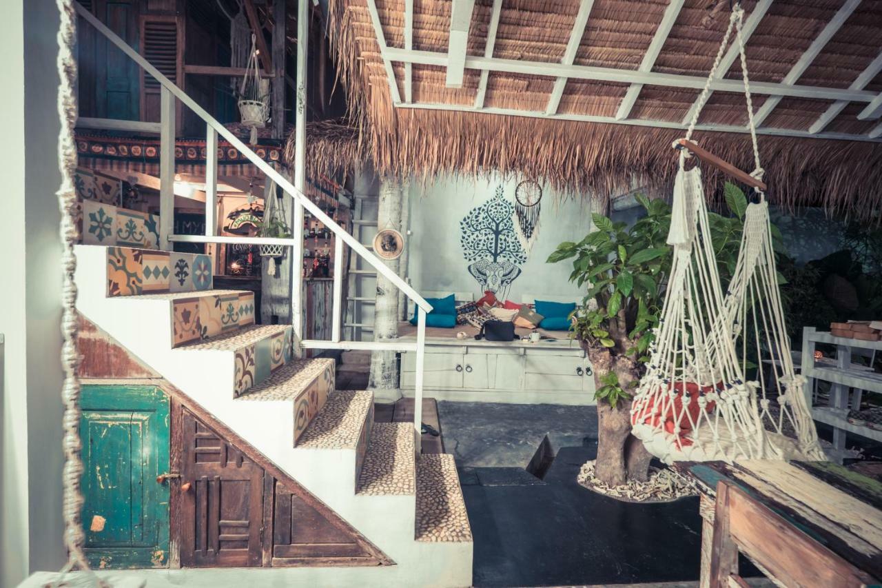 The Bodhi Tree Karimunjawa Hostel Buitenkant foto