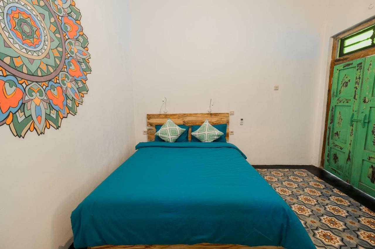 The Bodhi Tree Karimunjawa Hostel Buitenkant foto