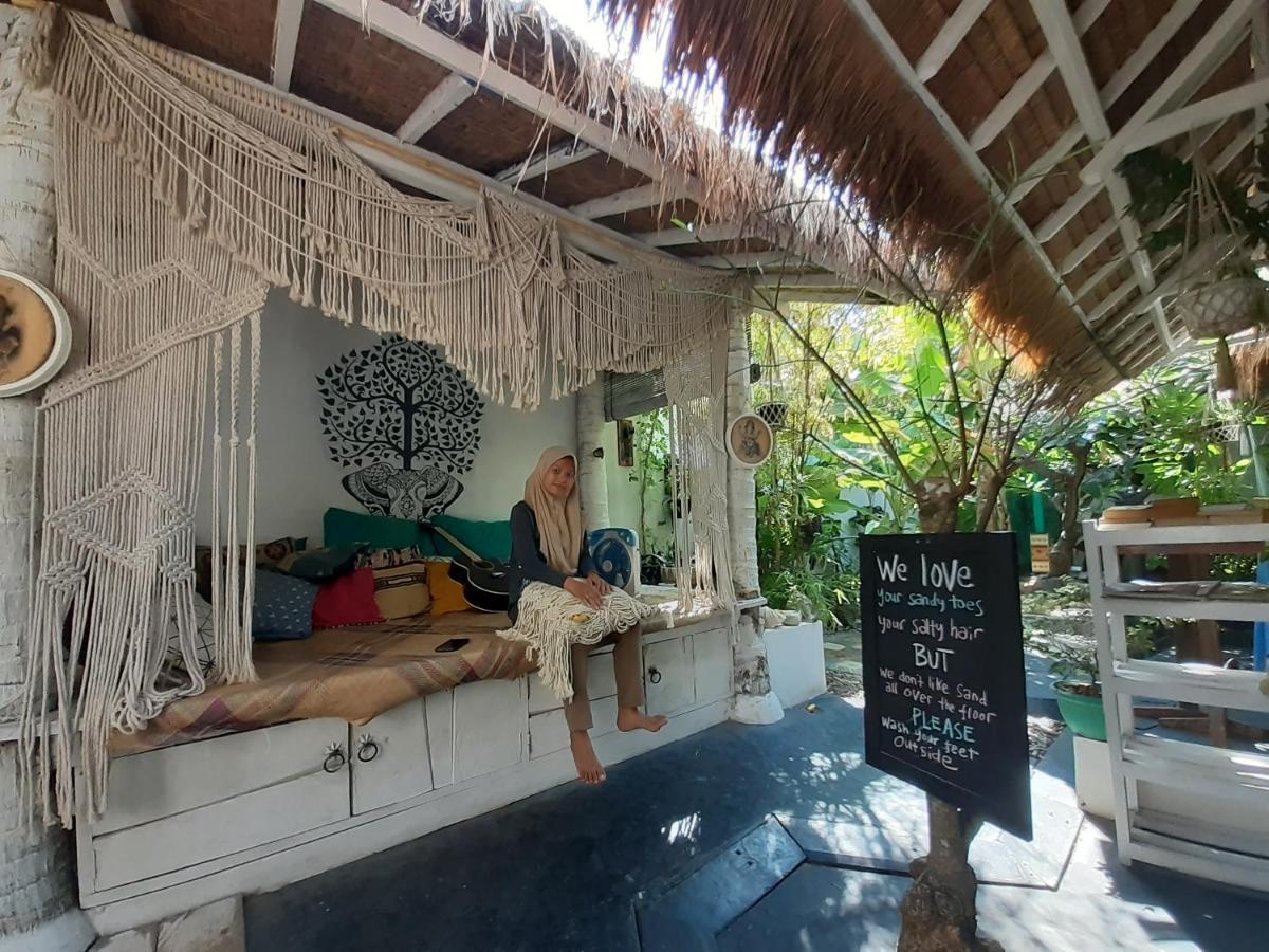 The Bodhi Tree Karimunjawa Hostel Buitenkant foto